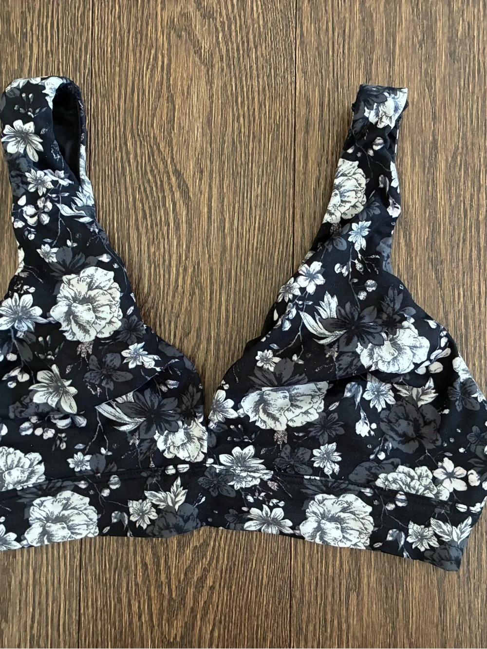 Victoria’s Secret Soft Bralette Floral 🖤🤍 - Picture 6 of 8